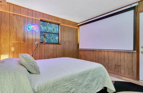 Eustis House | Uhost AI - Get Cozy & Relax! 4BR, 2BA, Hot Tub