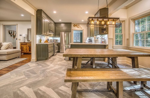 Epworth House | Ultimate FISHING Retreat- private 250 ft water front - Hot Tub, Sauna, Game Room