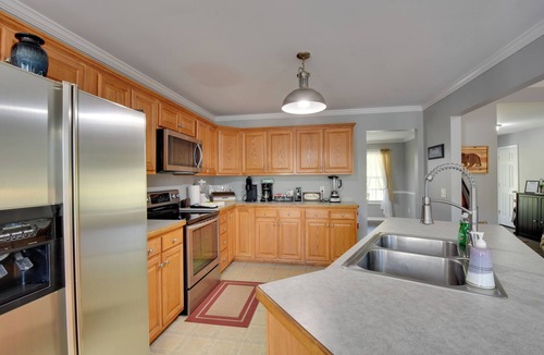 Helen House | Unicoi Wine Trail Retreat! BBQ-Ready Deck w/Views