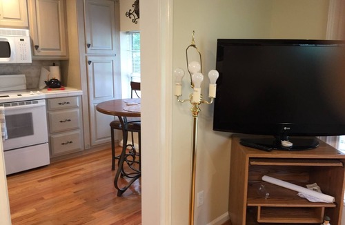 Greenville Cottage | Unique 75 year old converted barn with beautiful loft bedroom.