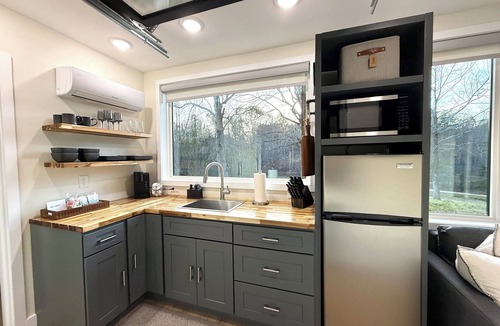 Kimberlin Heights House | Unique Shipping Container Stay Near Great Smoky Mountain National Park