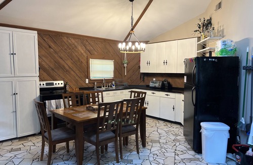 Monticello Cottage | Uniquely styled octagon shaped home. Just 2 miles to the lake