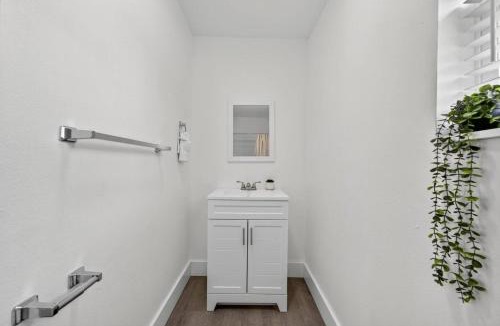 South Pensacola House | Unit 11 Simple Affordable Studio minutes from NAS