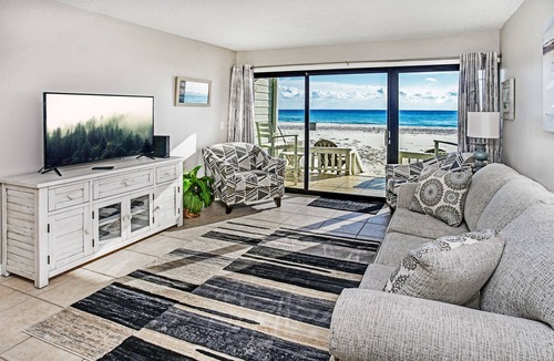 Sunnyside House | UNIT 117! SLEEPS UP TO 5!