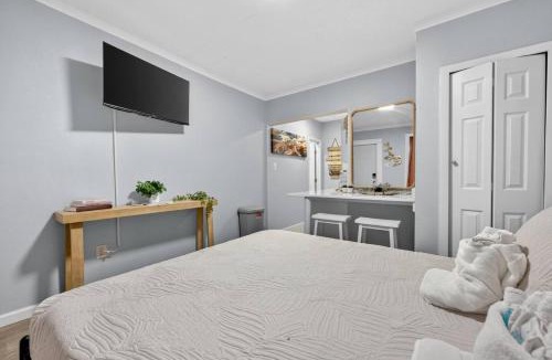 South Pensacola House | Unit 12 Simple Comfy Tiny Pensacola Studio