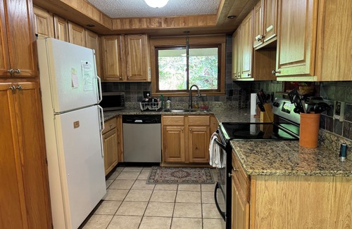 Sapphire Cottage | Unplug, hike, fish, kayak & relax. Reconnect with nature at our quiet cabin