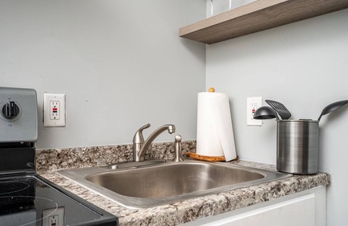 Marietta Apartment | Unwind in a Modern Suite near Marietta Square