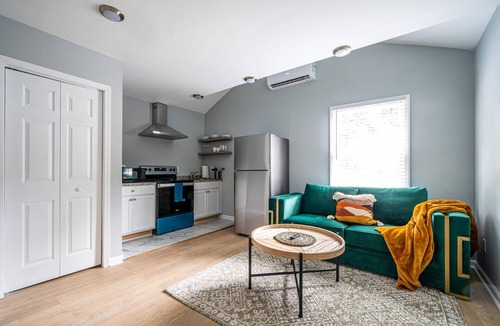 Marietta Apartment | Unwind in a Modern Suite near Marietta Square