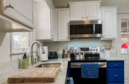 Waleska House | Updated 3Bed/2Ba in Private Gated Lake & Golf Community