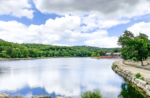 Reeds Spring Cabin | Updated Branson Cabin by StoneBridge Lake!