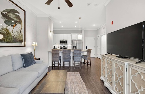 King City Condo | Updated condo with pool & steps to village. Enough room for your pup.