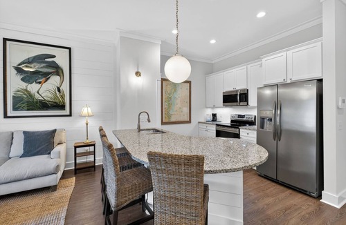 King City Condo | Updated condo with pool & steps to village. Enough room for your pup.
