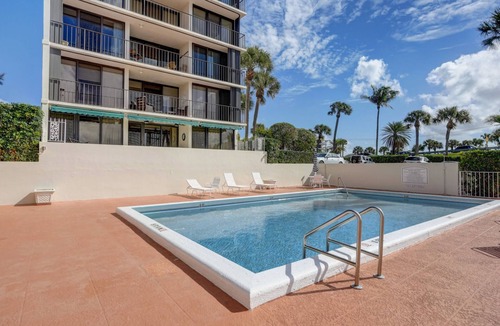 Tequesta Condo | Updated Jupiter Island Condo! Calling Beach Lovers! Beaches Surround this Gem.