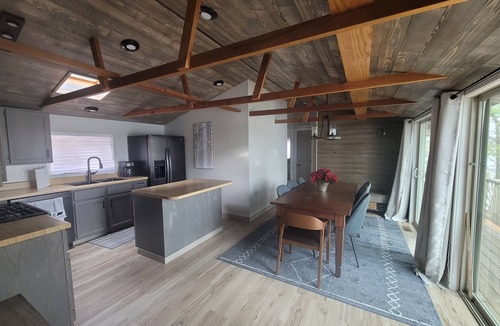 Turtle Lake Cabin | Updated Lakefront cabin with AC in Turtle Lake - 2 bedrooms