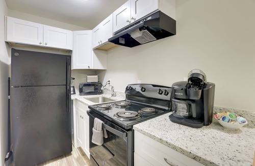 Talladega Apartment | Updated Rental ~ 14 Mi to Talladega Superspeedway!