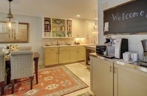 Beach Lagoon Villa | Updated & spacious 3-Bdrm Villa w/large patio in the heart of Harbour Town