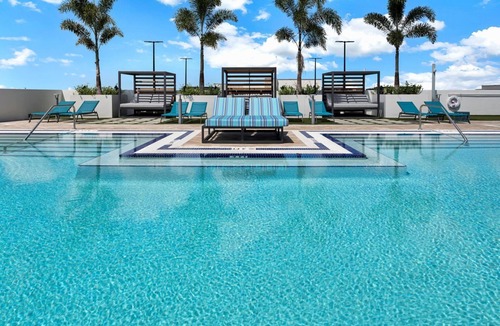 Doral Apartment | Upscale 2BR City-View Suite | Pool, Sauna & Spa