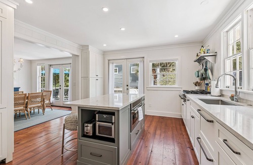 East Beach House | Upscale East Beach & Pool