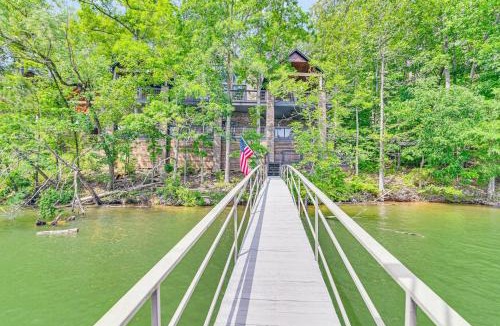 Houston House | Upscale Getaway on Smith Lake w/Boat Dock