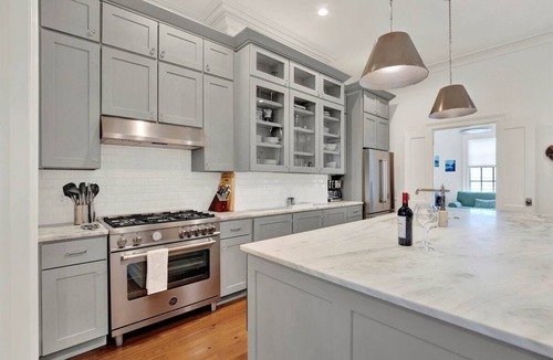 Savannah Victorian District House | Upscale Townhome + Carriage Savannah, Near Forsyth