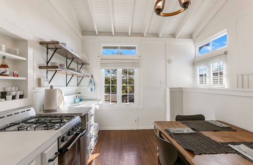 Uptown Historic District House | Uptown Carriage House 900 ft to Magazine & 3 Blocks to Mardi Gras Parade Route