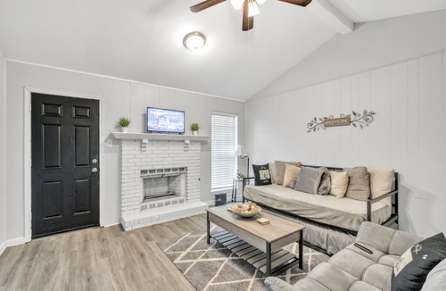 North Little Rock House | Uptown Serenity