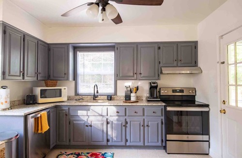 Glen Iris House | Urban Haven -Glen Iris/2 BR/Pets/WiFi/Full Kitchen