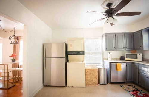 Glen Iris House | Urban Haven -Glen Iris/2 BR/Pets/WiFi/Full Kitchen