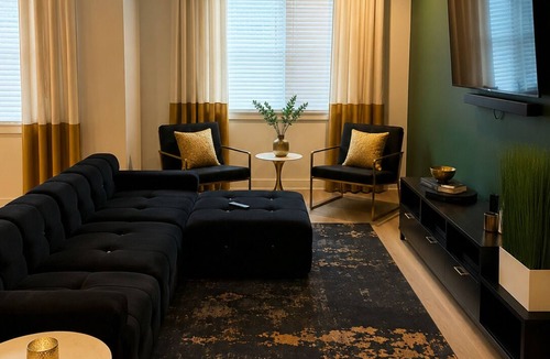 Mechanicsville House | Urban Stylish 4 Story Townhome in Downtown Atlanta with Rooftop + 2 car garage