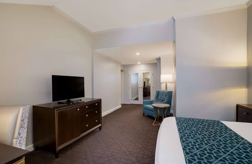 French Quarter Hotel | Vacation Day Is Always A Great Idea! Near Jackson Square. Pets Allowed