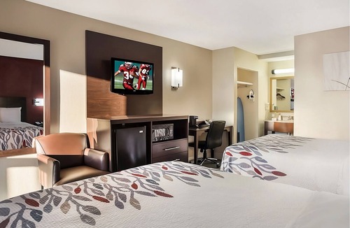 Tupelo Hotel | Value Stay | 2 Family-friendly Units w/FREE Parking and Breakfast