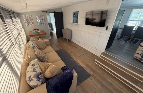 Venice House | Venice Fl. Bungalow Resort style living on the Myakka River Sleeps 6