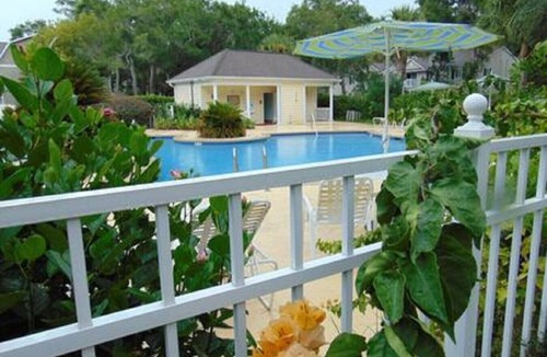 Demere Park Condo | Very cute and comfortable two bedroom with view of the pool