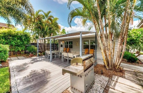 St. Pete Beach Apartment | Vibrant Beach Studio #1-more units also available