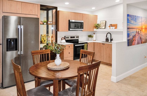 Fort Myers House | Vibrant Cuban Style 3BR with AC near Beach & Downtown