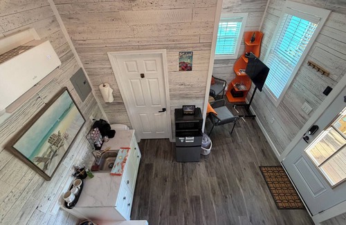 Cape Girardeau Cottage | Vibrant Lofted Tiny Home
