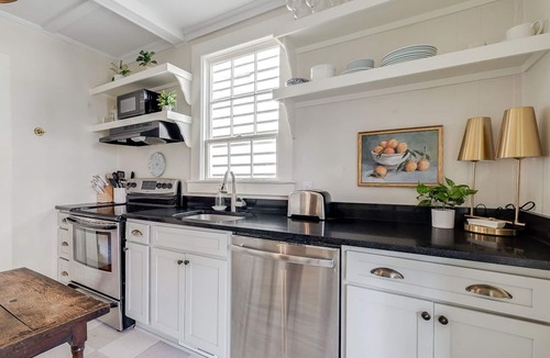 Savannah Victorian District House | Victorian Cottage Near Forsyth Park