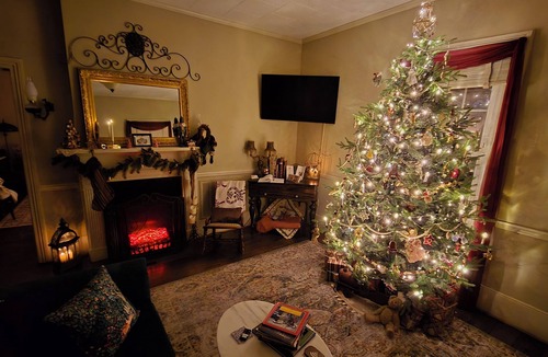 Eufaula House | Victorian Secret,entire house In Eufaula, Al. Sport enthusiasts are welcomed.