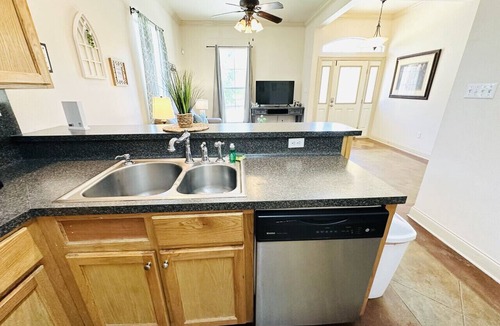Pine Grove Apartment | Villa 6, spacious townhouse in Tickfaw, LA