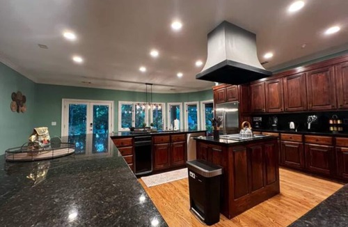 Conyers Villa | Villa Encanto-Lakefront-Pool/Spa. Near Atlanta