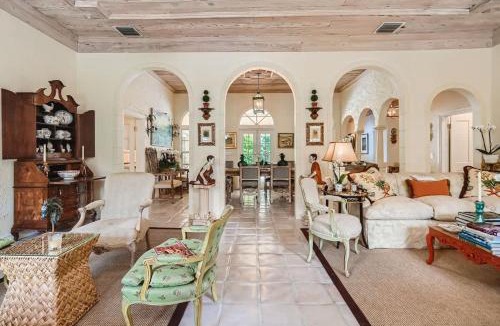 Southside House | Villa Gardenia - Peaceful Garden Oasis with Open Floor Plan