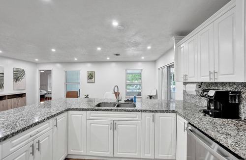 Royal Palm Beach Villa | Villa Royale 4 BR Home w Pool and Hot Tub