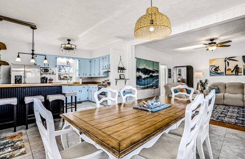 Edgewater Condo | Vintage Cottage Near Water Access w/Boat Parking & Easy Beach Drive