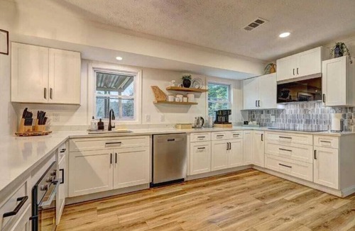 Stone Mountain House | VIP World Cup Getaway Stylish Home for Soccer Fans