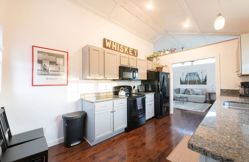 Northside House | WALK EVERYWHERE in North Chat! -VIEWS- 2 KING Beds