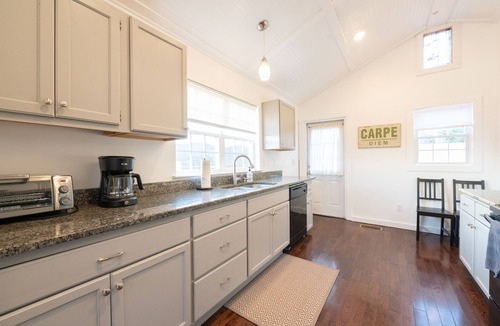 Northside House | WALK EVERYWHERE in North Chat! -VIEWS- 2 KING Beds