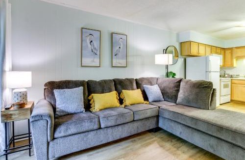 North Forest Beach Apartment | Walk to Beach Hilton Head Getaway with Balcony!