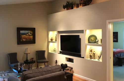 Carrollton House | Walk to Carrollton Square! Entire Home Upstairs For Rent.
