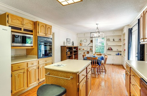 Henderson House | Walk to Dtwn & Freed-Hardeman: Home w/Fenced Yard