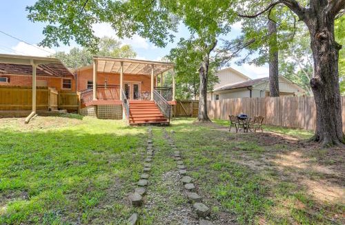 Henderson House | Walk to Dtwn & Freed-Hardeman: Home w/Fenced Yard